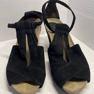 Black Suede Earthies are a must for looking retro cute!!